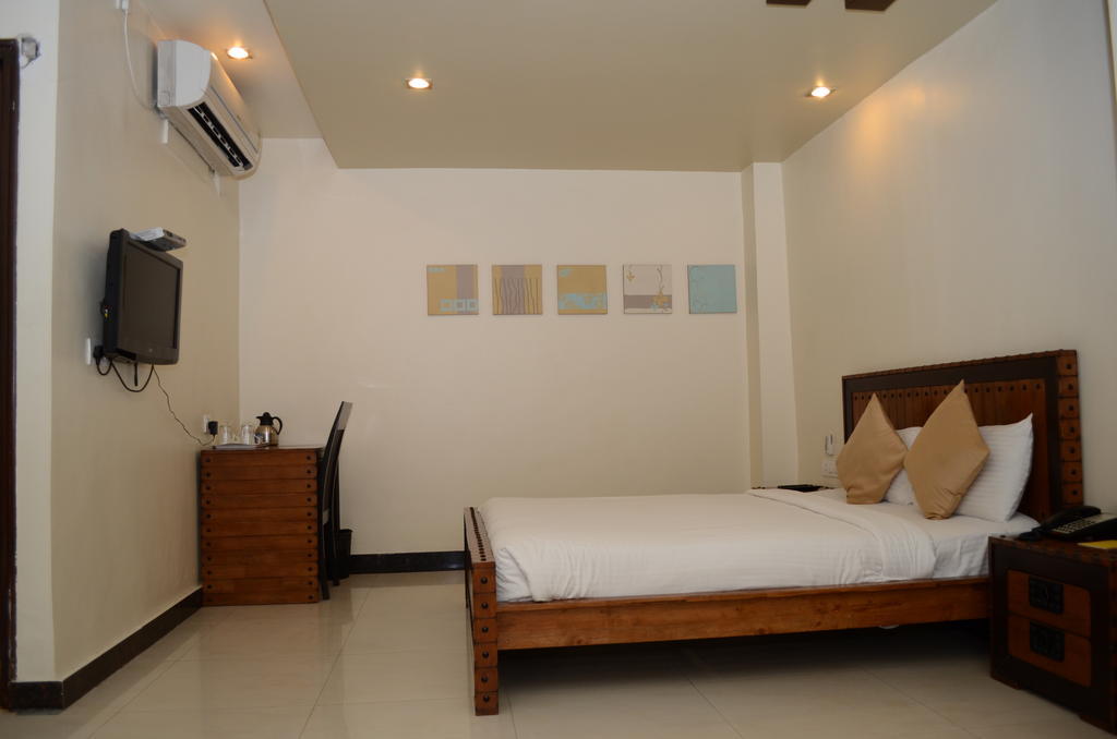 Hotel The Elite Suites Pune Bagian luar foto